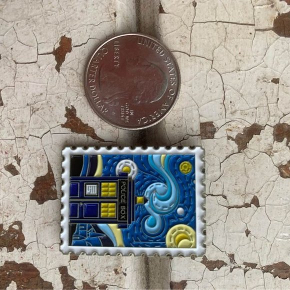 Brand new Dr. Who Tardis starry night enamel pin - Picture 2 of 3